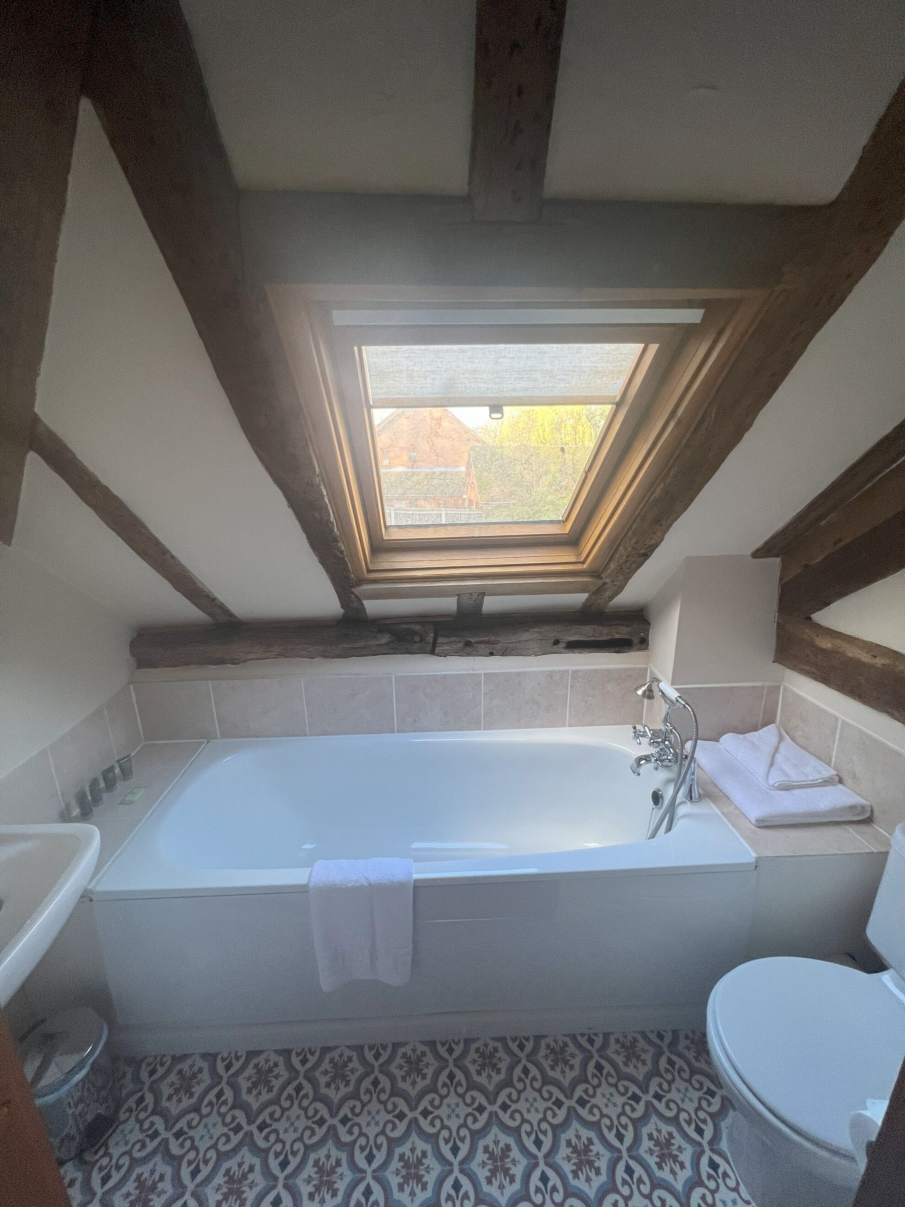 executive double room | 1 bedroom, individually decorated, individually furnished, desk