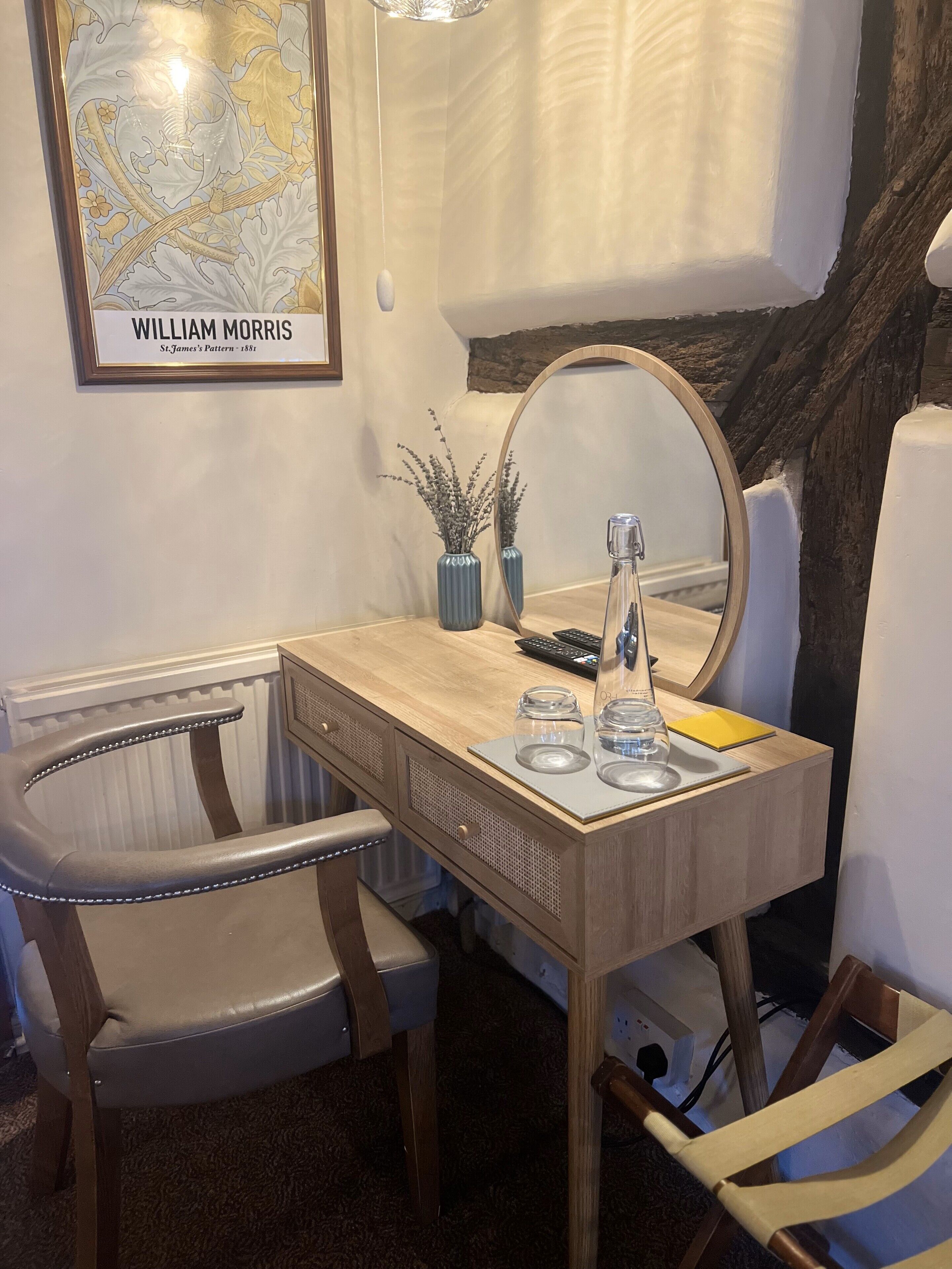 executive double room | 1 bedroom, individually decorated, individually furnished, desk