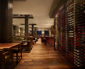 Se sirven desayunos, almuerzos y cenas; cocina local