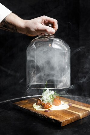 Breakfast, lunch, dinner served; local cuisine  - JW Marriott Houston Downtown (Houston)