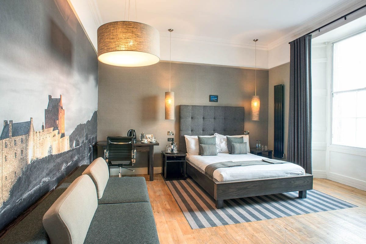 Superior Room | Minibar, desk, iron/ironing board, WiFi (free)