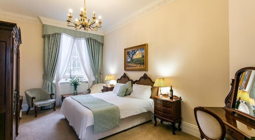 Individually decorated, iron/ironing board, WiFi, bed sheets
