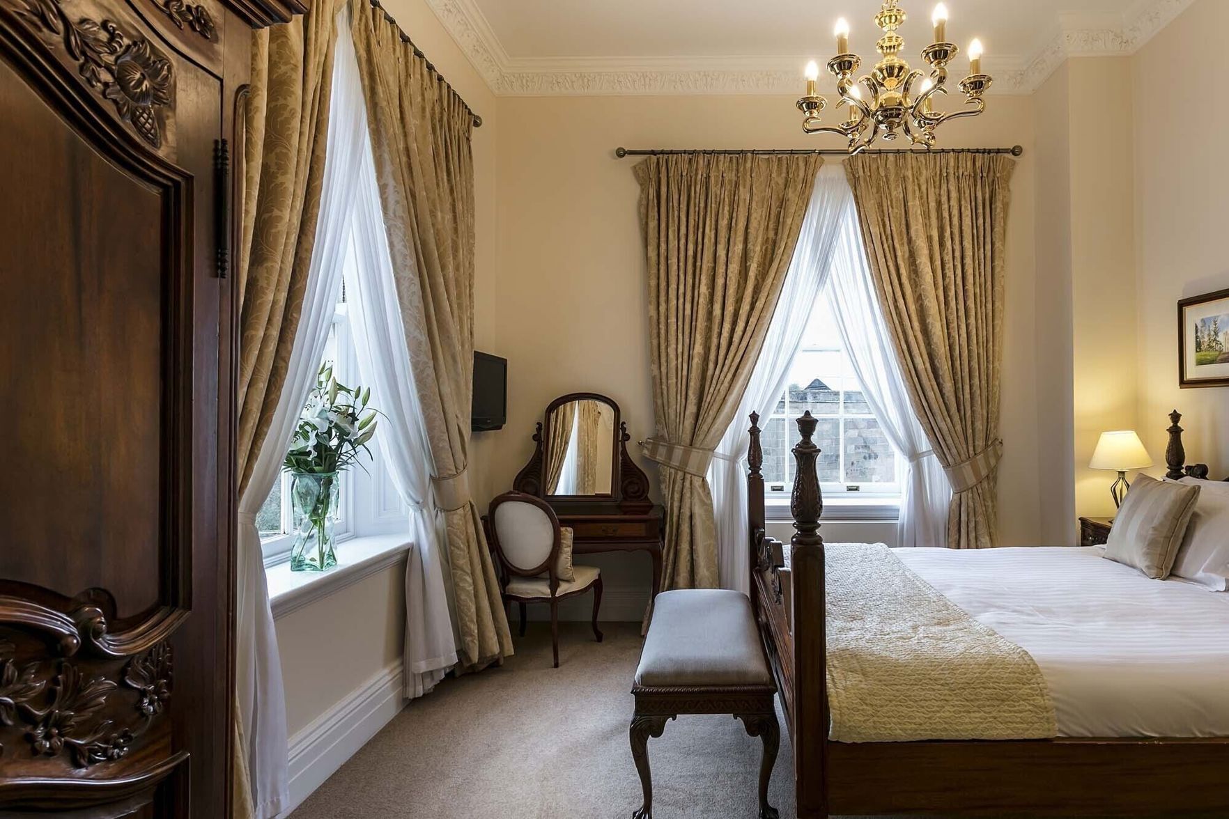 Individually decorated, iron/ironing board, WiFi, bed sheets