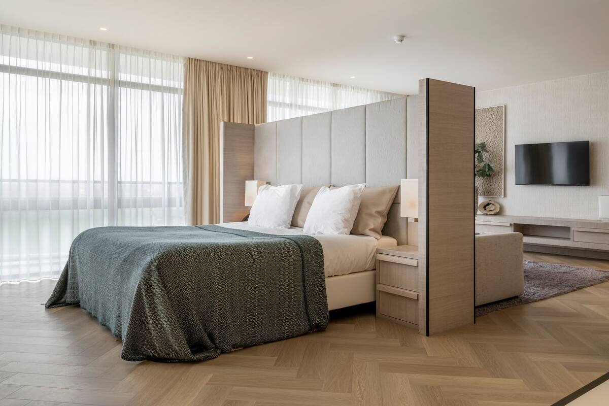 executive suite, sauna | 1 bedroom, premium bedding, minibar, in-room safe