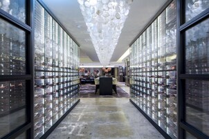 Breakfast, lunch, dinner served; international cuisine, alfresco dining 