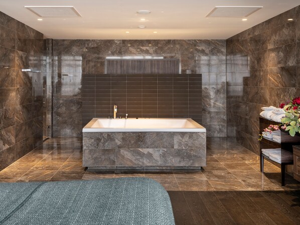 Executive Suite, Jetted Tub | Bathroom