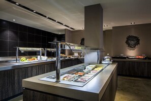 Päivittäinen buffetaamiainen (20.5 EUR per henkilö)