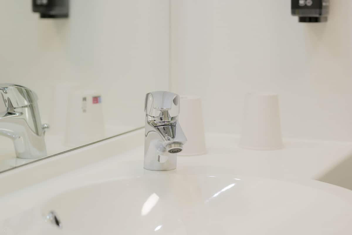 standard double room, 1 double bed | bathroom | shower, eco-friendly toiletries, hair dryer, towels