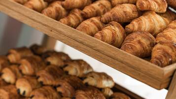 Tägliches inbegriffenes Frühstück