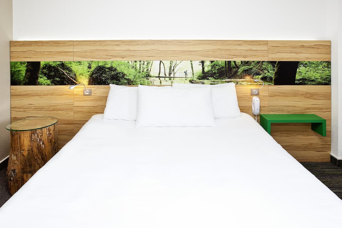 Dobbeltrom – standard, 1 dobbeltseng | Blendingsgardiner, lydisolert, wi-fi (inkludert) og vekkerklokke