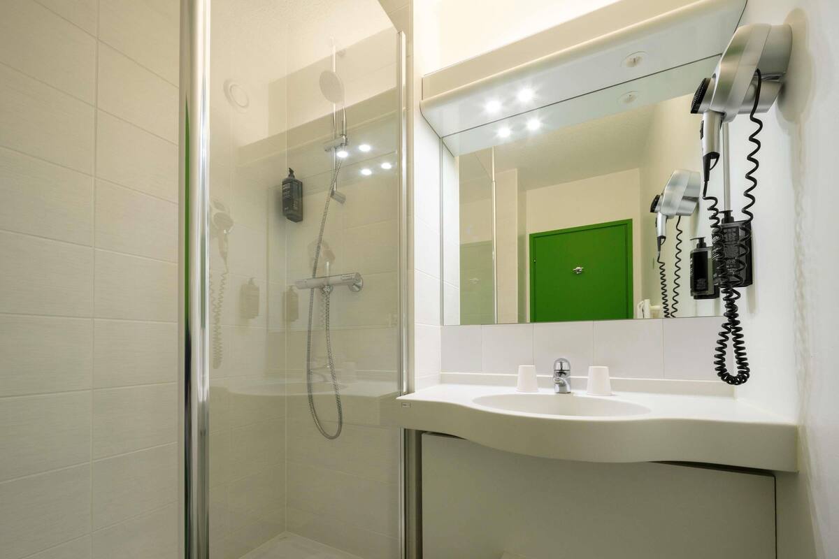 Habitació doble estàndard, 1 llit doble | Cortines opaques, habitacions insonoritzades i wifi gratuïta