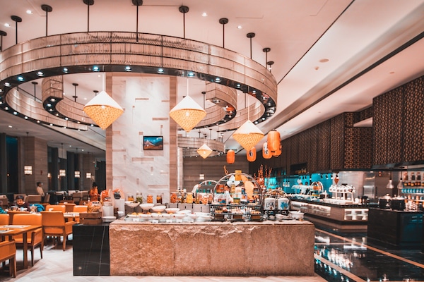 Daily buffet breakfast (CNY 68 per person)