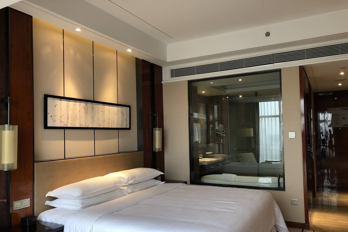 Premium bedding, minibar, in-room safe, desk