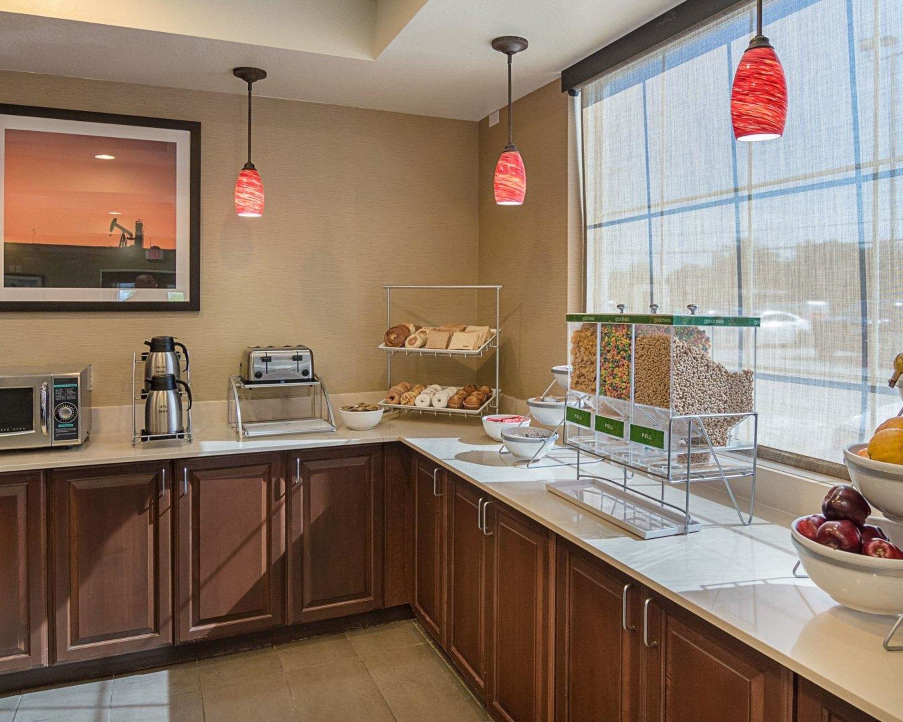 朝食 (テイクアウト)、毎日提供 (無料)