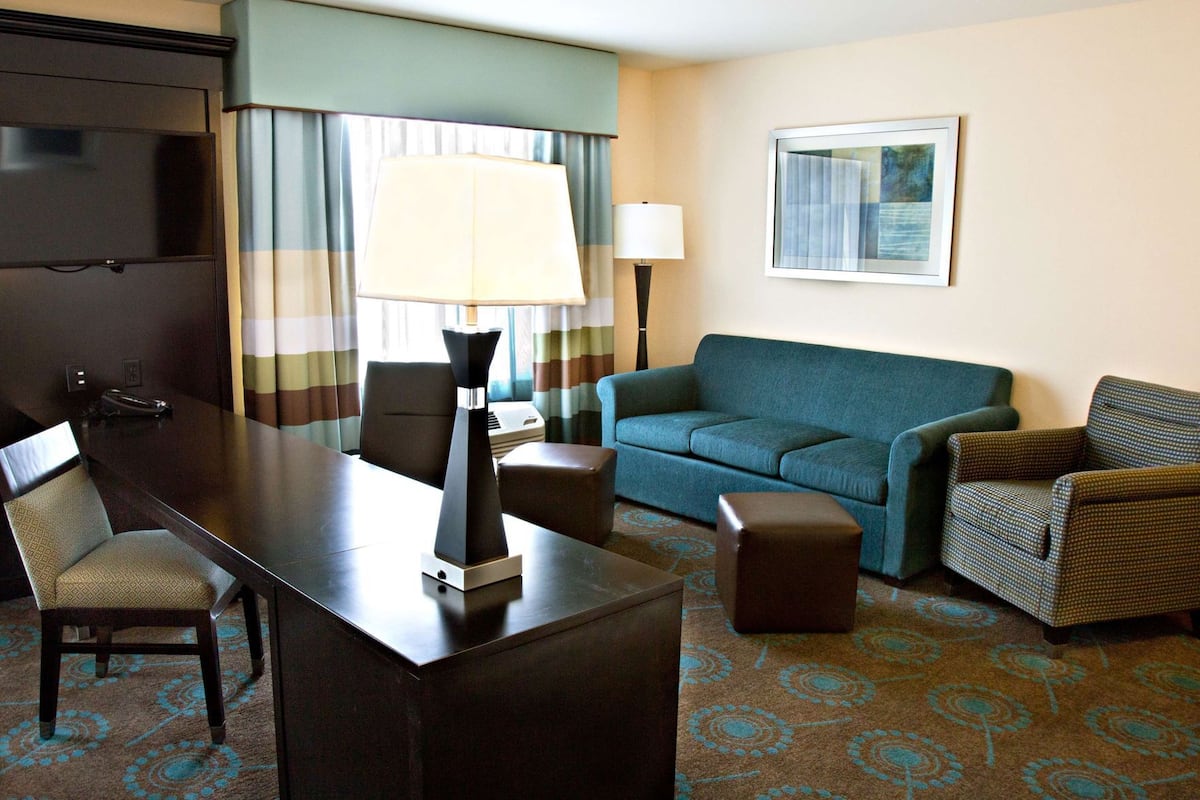 Living area | 42-inch LCD TV with satellite channels, TV