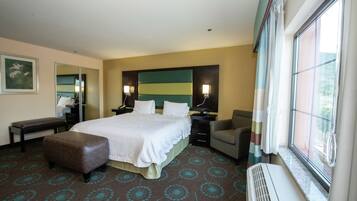 Caja de seguridad en la habitación, escritorio y cortinas blackout