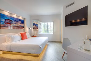 Minibar, in-room safe, desk, iron/ironing board