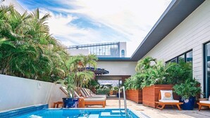 Outdoor pool - Vintro Hotel (Miami Beach)