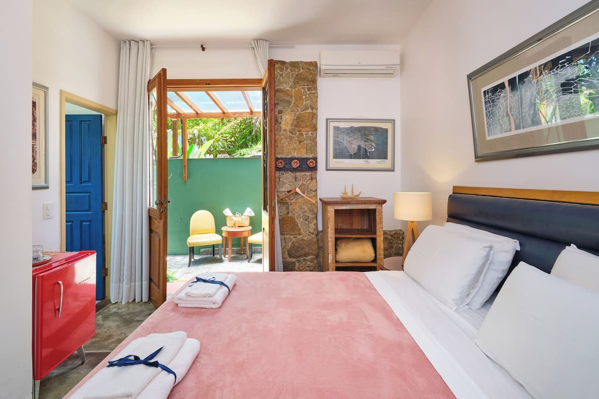 Habitación Deluxe, 1 habitación, vistas al jardín, mirando al jardín con bañera de hidromasaje | Egyptian cotton sheets, premium bedding, pillowtop beds
