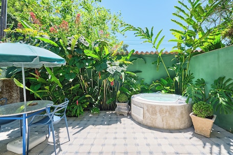 Bañera de hidromasaje privada