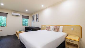 Bureau, fer et planche Ă repasser, Wi-Fi gratuit, draps fournis