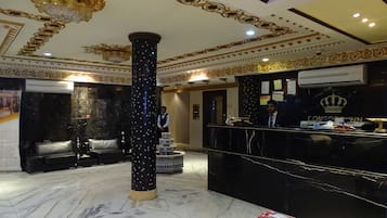 Lobby lounge