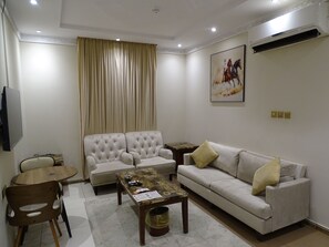 위성 채널 시청이 가능한 40인치 LED TV, TV, DVD 플레이어