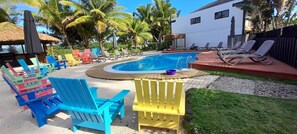 Outdoor pool, sun loungers - Avana Waterfront Apartments (Rarotonga)