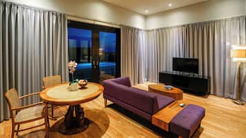 Penthouse | Wohnbereich | 40-Zoll-LED-Fernseher mit Kabelempfang, Fernseher