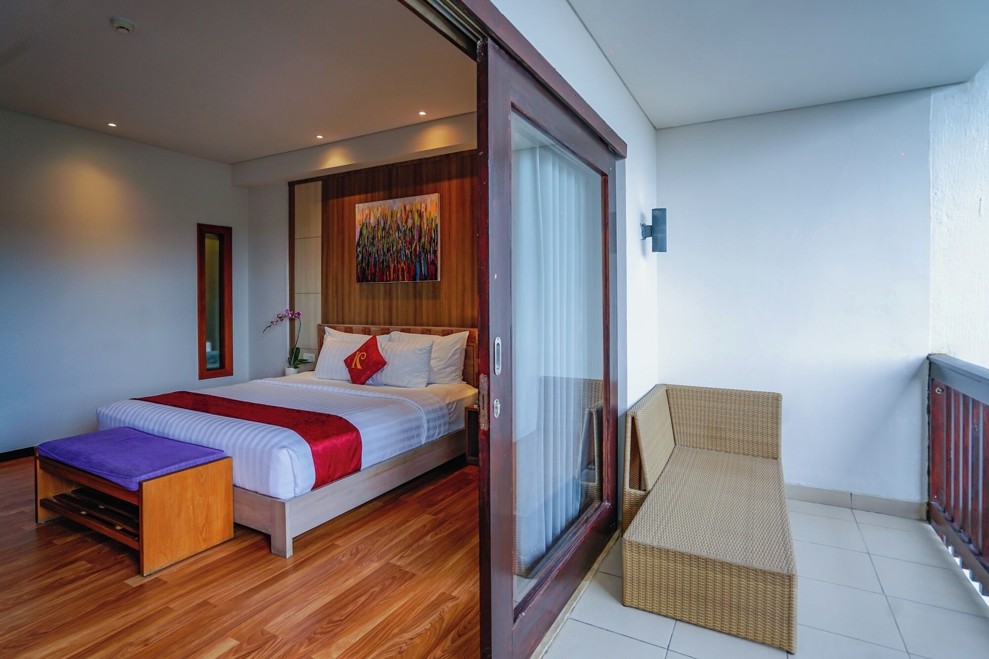 deluxe room, bathtub | 1 bedroom, premium bedding, in-room safe, individually furnished