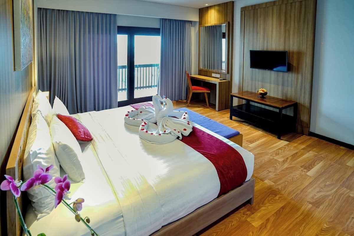 deluxe room, bathtub | balcony view