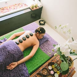 双人护理室、热水浴缸、身体护理、芳香疗法、热石按摩、身体磨砂