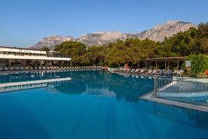 Indoor pool, seasonal outdoor pool - Perre La Mer Resort and Spa (Kemer)