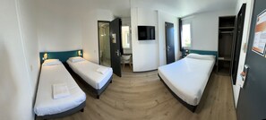 Cubrecamas, escritorio, cortinas blackout y sistema de insonorización