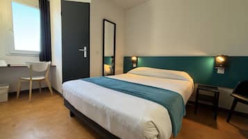 Dubbelrum | DuntÀcken, skrivbord, mörklÀggningsgardiner och ljudisolering