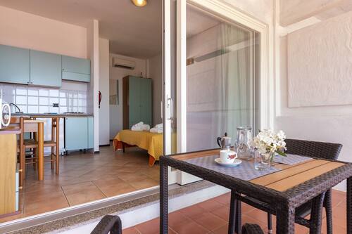 Desk, cribs/infant beds, free WiFi, bed sheets