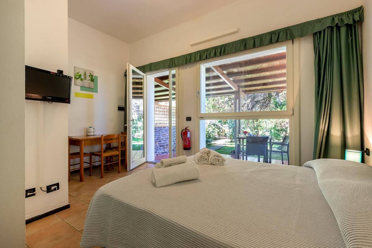 Desk, cots/infant beds, free WiFi, bed sheets
