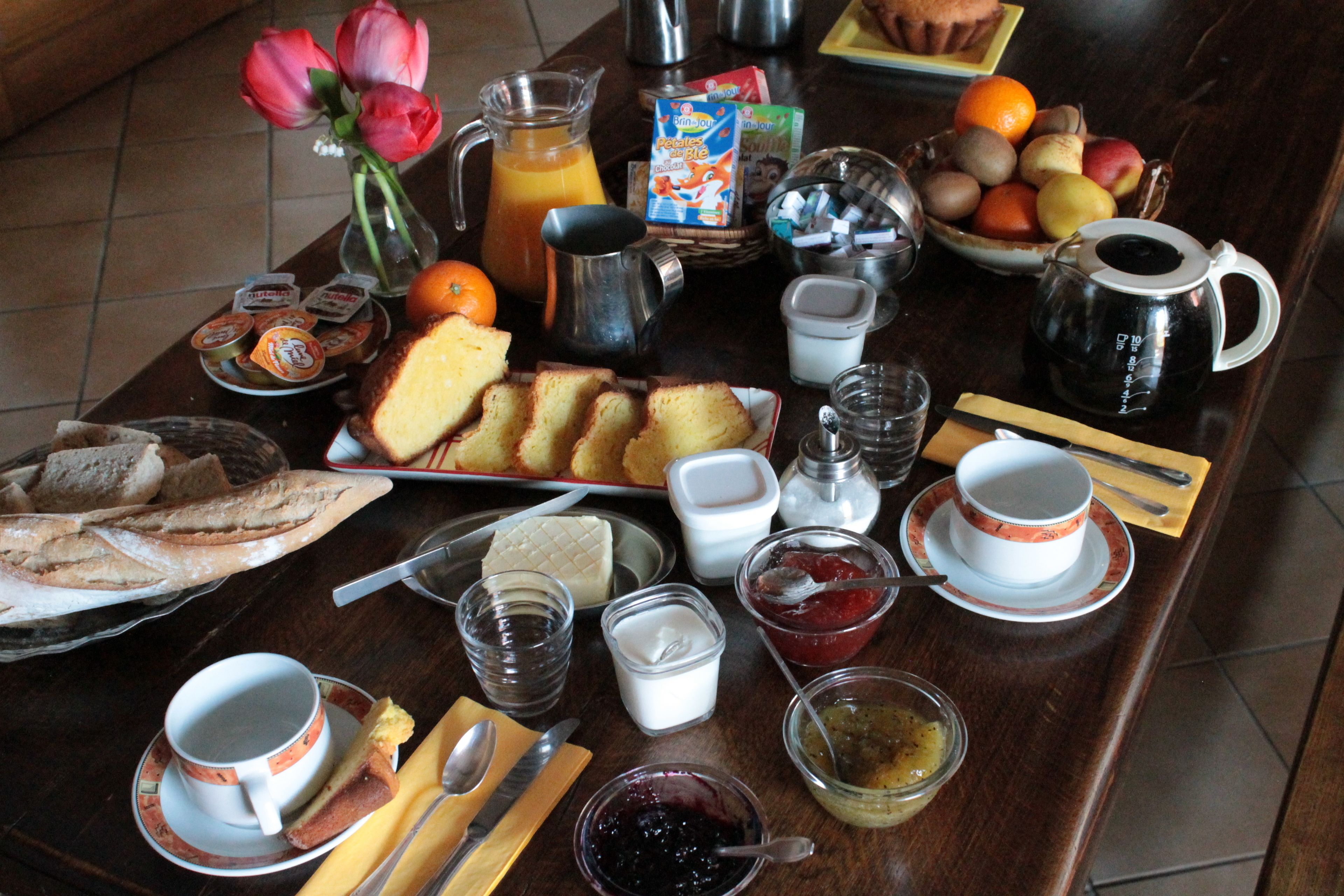daily continental breakfast (eur 8 per person)