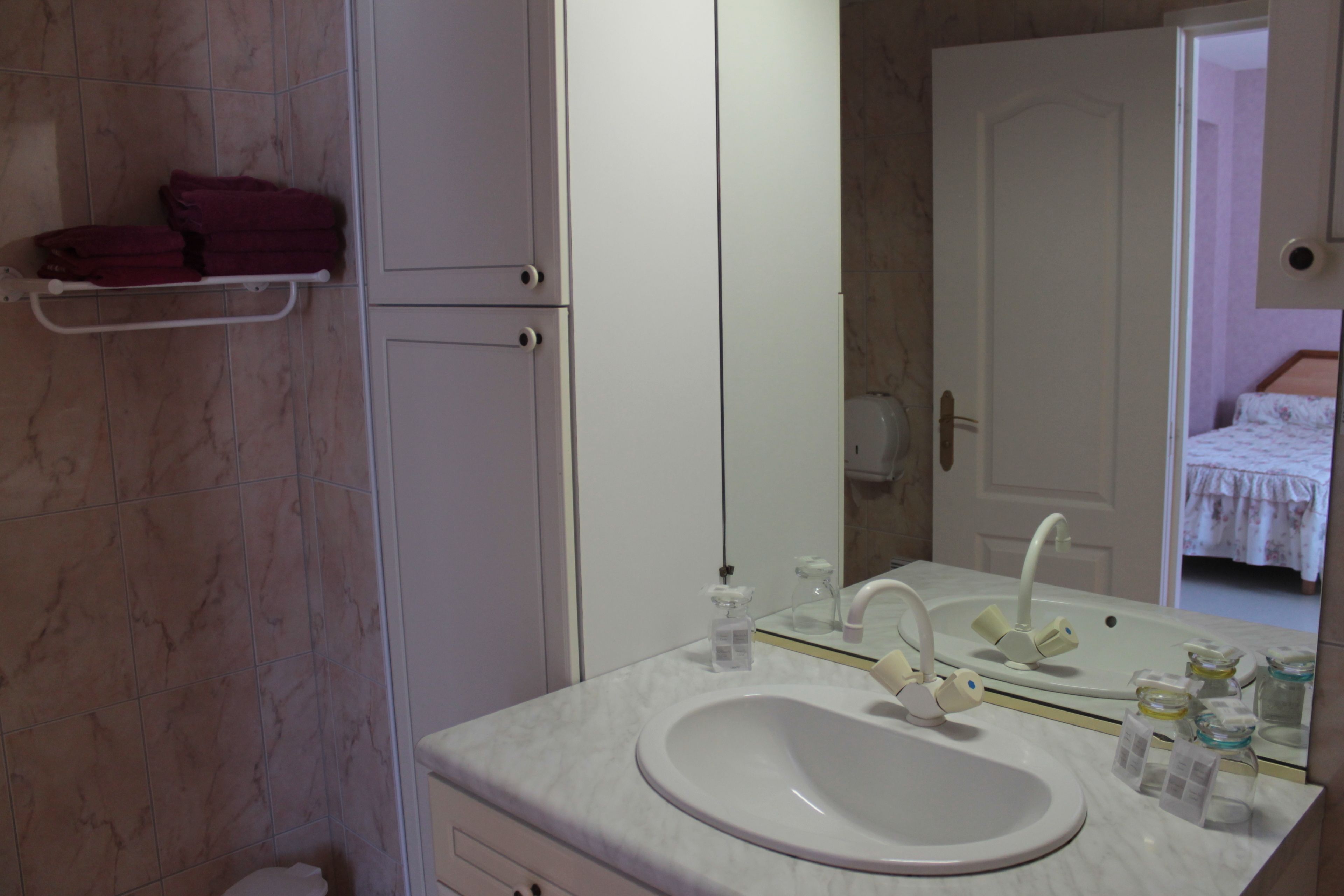 triple room | bathroom | free toiletries, hair dryer, towels