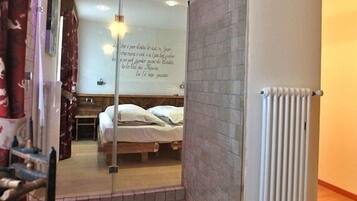 Triple Room | Bathroom shower