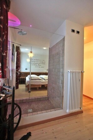 Triple Room | Bathroom shower