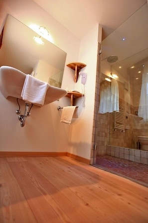 Double Room | Bathroom