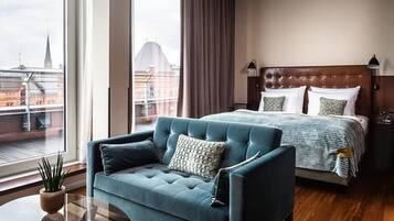 Junior Suite (Speicherstadt View) | Hypo-allergenic bedding, in-room safe, desk, blackout curtains