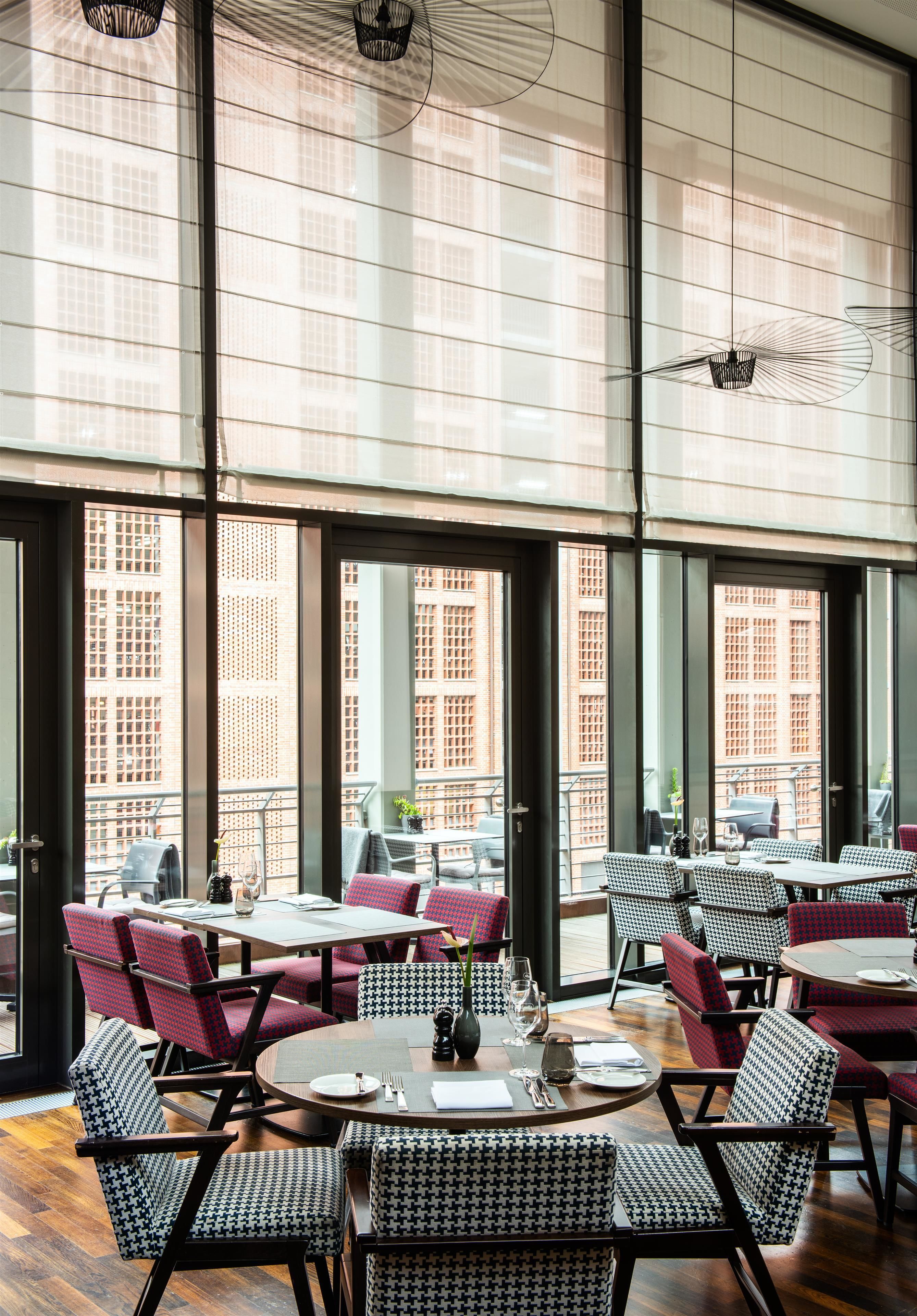 Se sirven desayunos, cenas y cocina italiana 