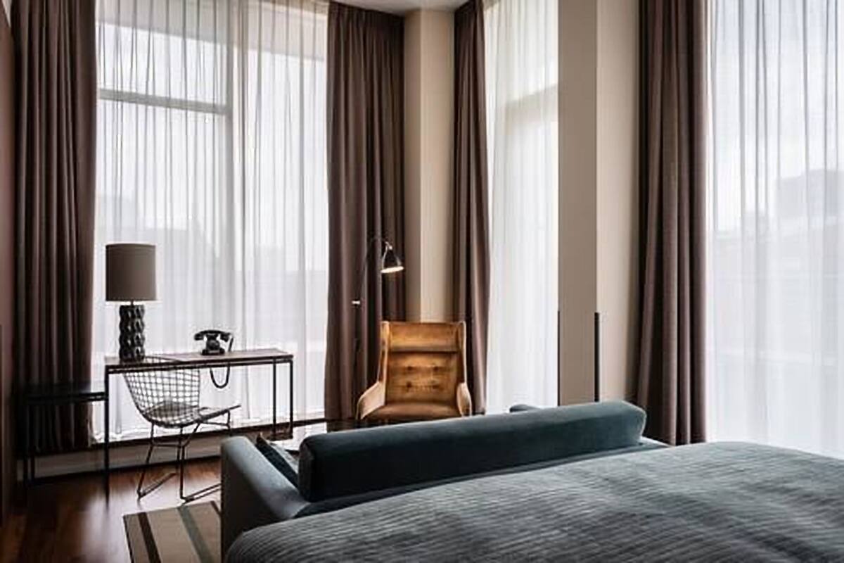 Junior Suite (Hafencity View) | Hypo-allergenic bedding, in-room safe, desk, blackout curtains