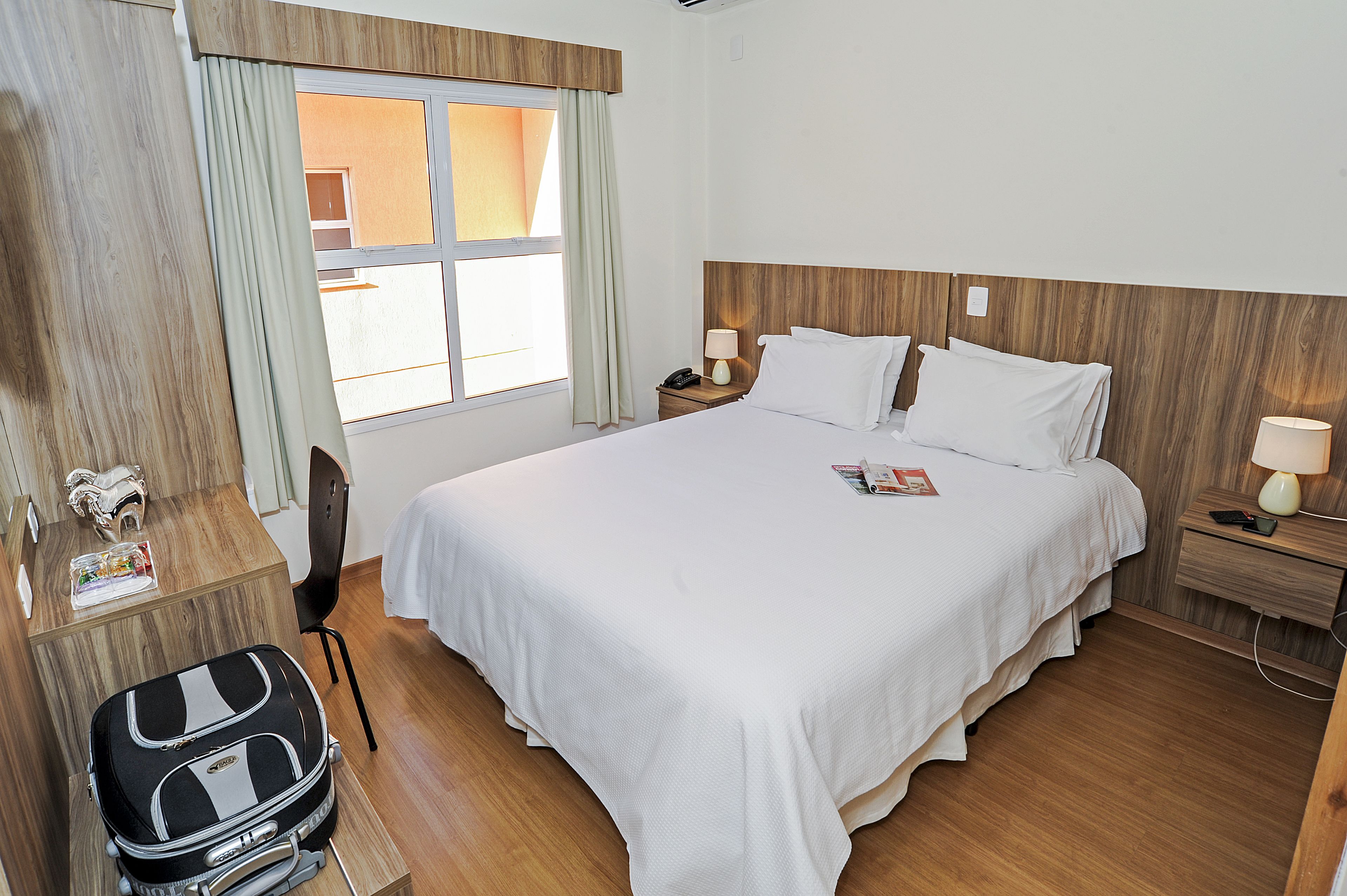 room, 1 double bed | minibar, in-room safe, desk, laptop workspace