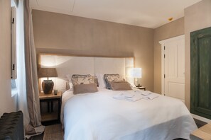 Comfort Double Room | Premium bedding, minibar, in-room safe, desk - Casa Granados Boutique Hotel (Tossa de Mar)