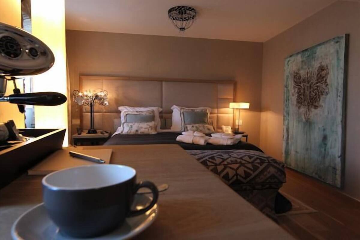deluxe suite | coffee and/or coffee maker
