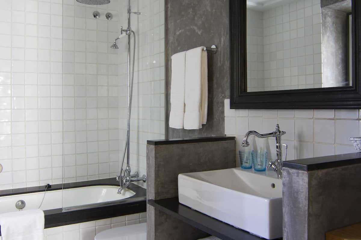 comfort double room | bathroom | free toiletries, hair dryer, bathrobes, slippers