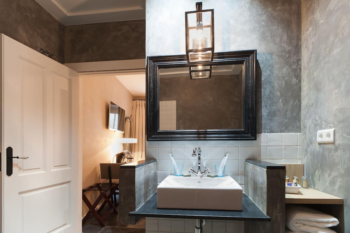comfort double room | bathroom sink